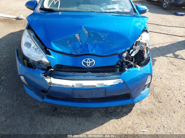 Toyota Prius C Two 2014 JTDKDTB37E1575378 Image 6