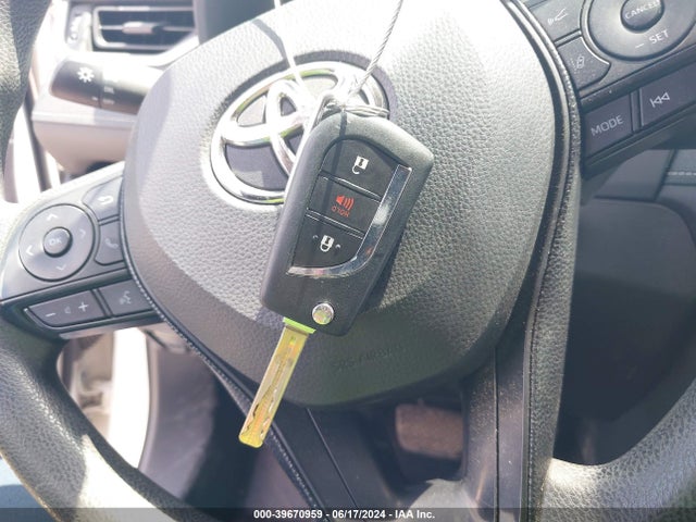Toyota RAV4 LE 2019 JTMF1RFV9KD036909 Image 11