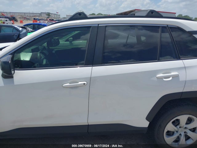 Toyota RAV4 LE 2019 JTMF1RFV9KD036909 Image 14