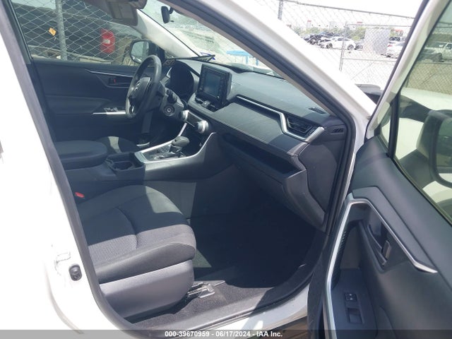 Toyota RAV4 LE 2019 JTMF1RFV9KD036909 Image 5