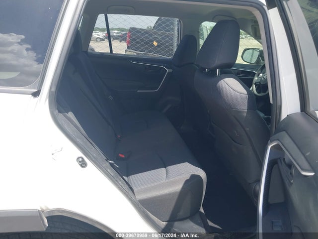 Toyota RAV4 LE 2019 JTMF1RFV9KD036909 Image 8