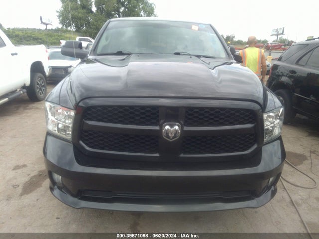 1C6RR6FT5JS171230 RAM 1500 Express Quad Cab 4x2 6'4 Box