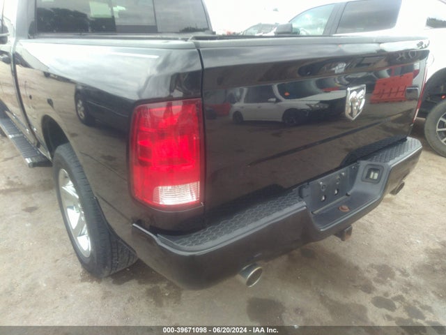 1C6RR6FT5JS171230 RAM 1500 Express Quad Cab 4x2 6'4 Box
