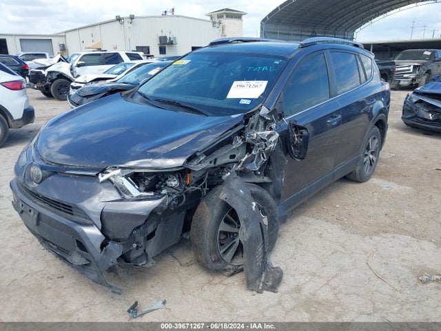 Toyota Rav4 Xle 2018 JTMWFREV0JJ736174 Image 2