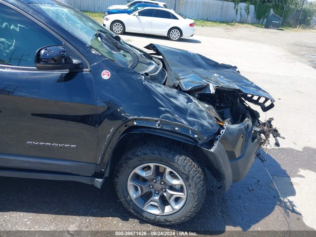 1C4PJMBX4KD328451 Jeep Cherokee Trailhawk 4x4