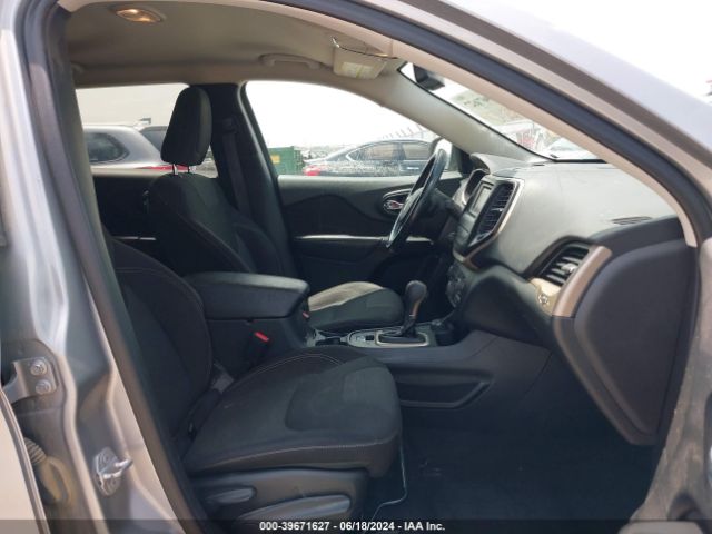 1C4PJMCB2FW714668 Jeep Cherokee Latitude