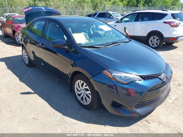 Toyota COROLLA LE 2018 2T1BURHE3JC060217 Image 1