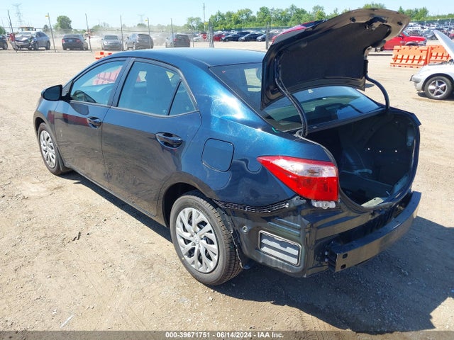 Toyota COROLLA LE 2018 2T1BURHE3JC060217 Image 3
