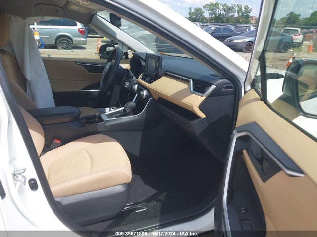 Toyota RAV4 LE 2020 JTMK1RFV3LD052054 Image 5