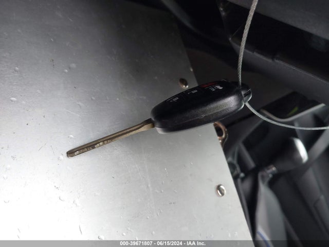 2T1BURHE9KC223325 Toyota COROLLA SE