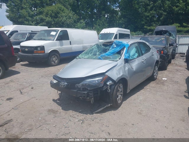 Toyota COROLLA LE 2018 5YFBURHE1JP754257 Image 2