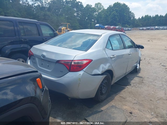 Toyota COROLLA LE 2018 5YFBURHE1JP754257 Image 4