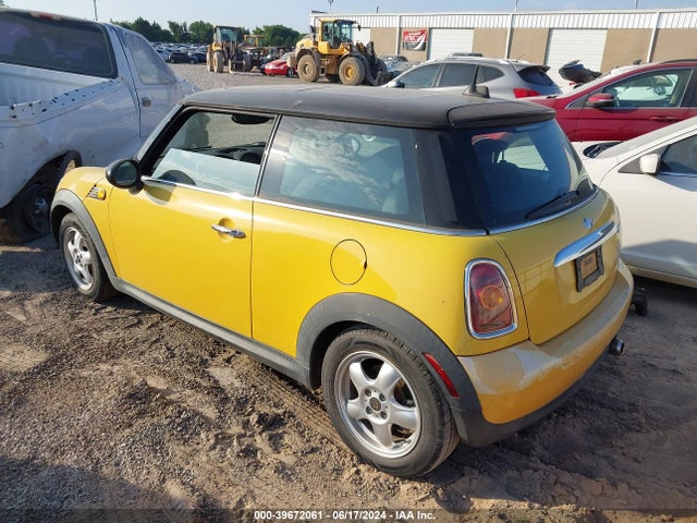 2008 MINI COOPER WMWMF33588TT64344 Photo 2