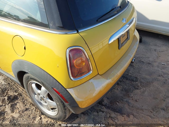2008 MINI COOPER WMWMF33588TT64344 Photo 5