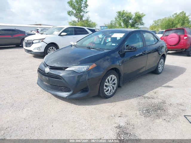 Toyota COROLLA LE 2018 2T1BURHE8JC024233 Image 2