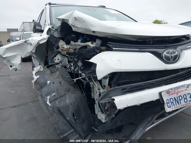 Toyota Rav4 Xle 2017 JTMWFREV4HD100429 Image 18