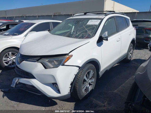 Toyota Rav4 Xle 2017 JTMWFREV4HD100429 Image 2