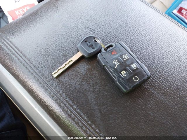 1GNSCHKCXKR365250 Chevrolet Suburban Lt