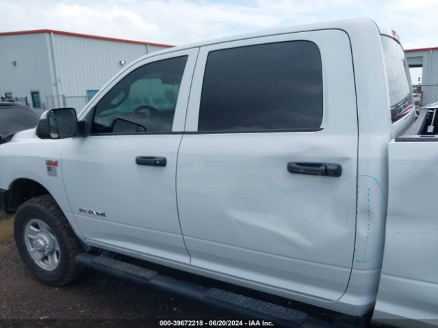 3C6UR5HJ0NG203207 RAM 2500 Tradesman  4x4 8' Box