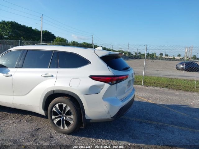 5TDGZRBH7MS124281 Toyota Highlander Xle