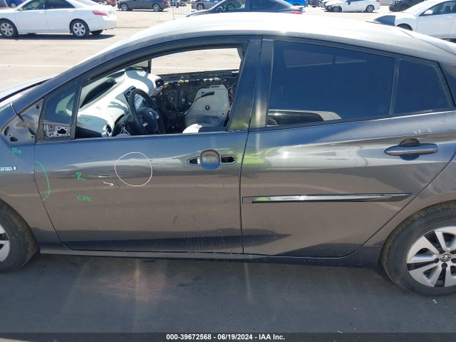 Toyota Prius Two Eco 2016 JTDKARFU4G3018840 Image 15