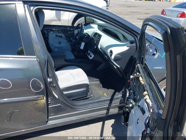 Toyota Prius Two Eco 2016 JTDKARFU4G3018840 Image 5