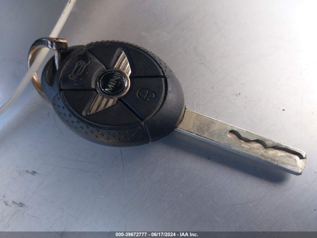 2007 MINI COOPER S WMWRH33507TL94209 Photo 10