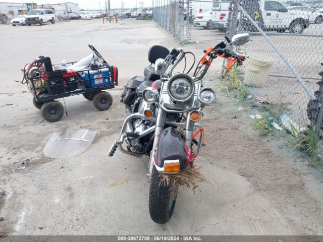 2010 HARLEY-DAVIDSON FLSTC 1HD1BW517AB024903 Photo 4