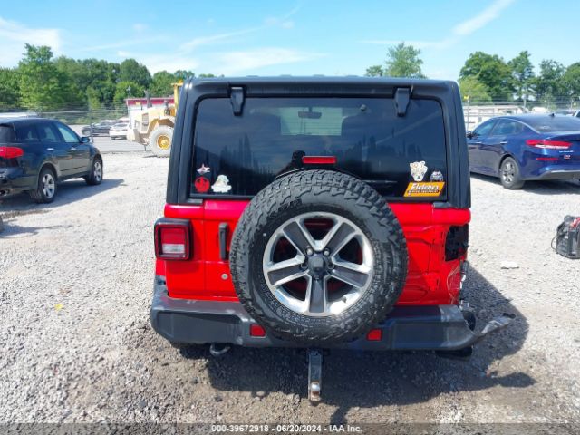 1C4HJXEGXJW311898 Jeep Wrangler Unlimited Sahara