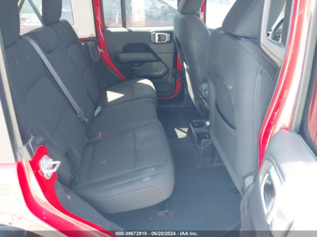 1C4HJXEGXJW311898 Jeep Wrangler Unlimited Sahara