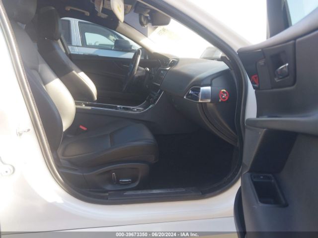 SAJAD4FX7KCP49465 Jaguar Xe 25t Premium