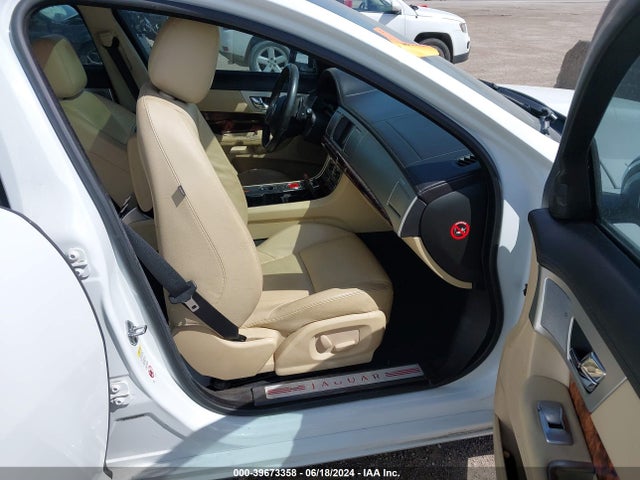 2012 JAGUAR XF SAJWA0FB5CLS22215 Photo 4