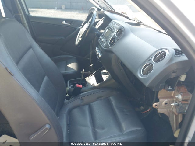 WVGBV3AX5EW547630 Volkswagen Tiguan Sel