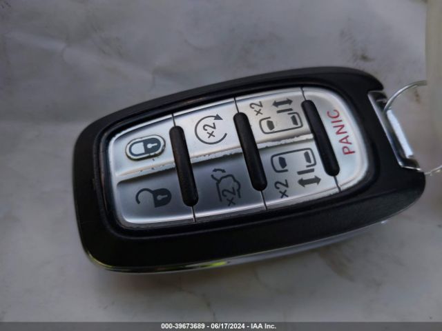 2C4RC1DG3LR262178 Chrysler Voyager Lxi