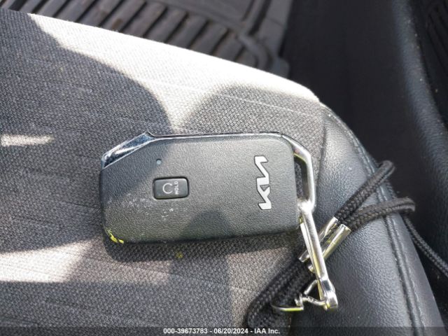 KNDEUCAA2N7262295 KIA SELTOS S