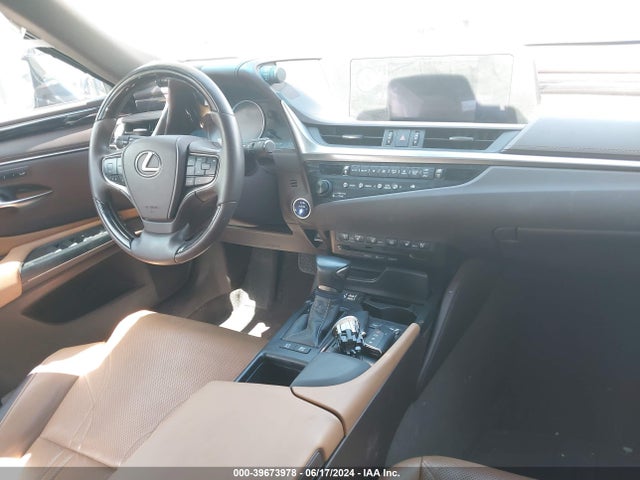 58AE21B17LU012238 Lexus Es 300h Luxury