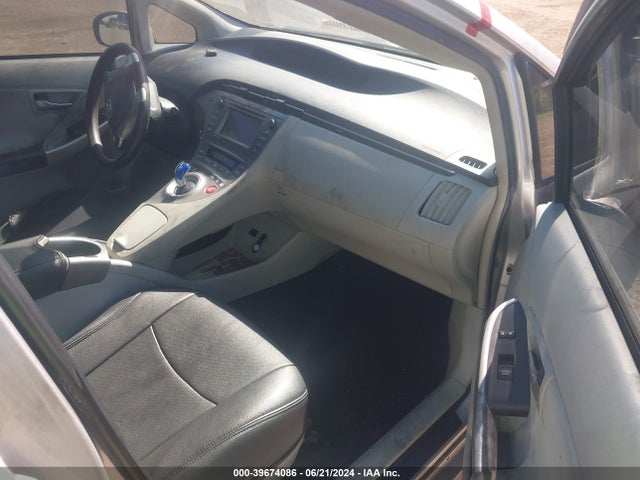 Toyota Prius Three 2014 JTDKN3DUXE1787629 Image 5