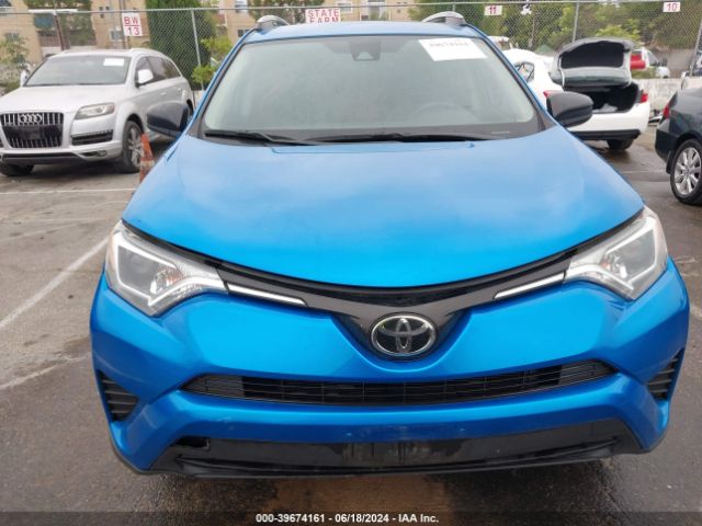 JTMBFREV1HJ138586 Toyota RAV4 LE