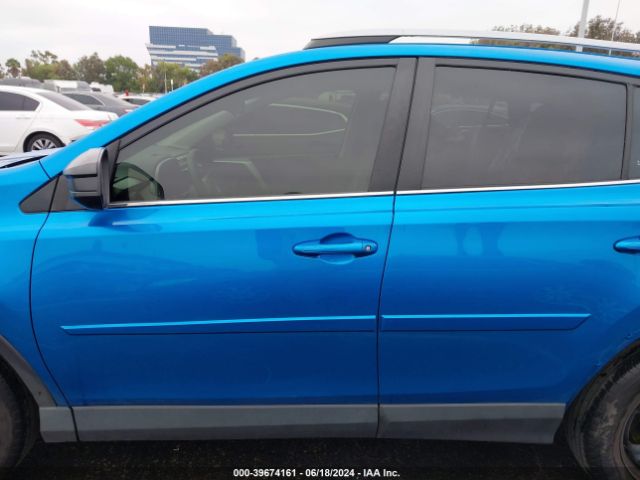 JTMBFREV1HJ138586 Toyota RAV4 LE