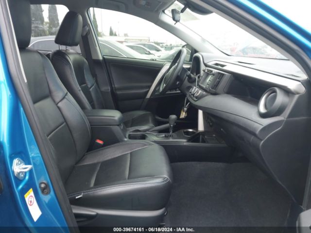 JTMBFREV1HJ138586 Toyota RAV4 LE