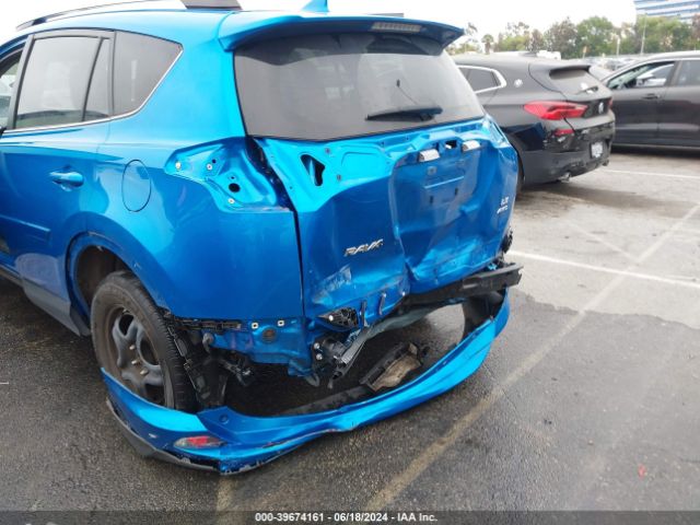 JTMBFREV1HJ138586 Toyota RAV4 LE