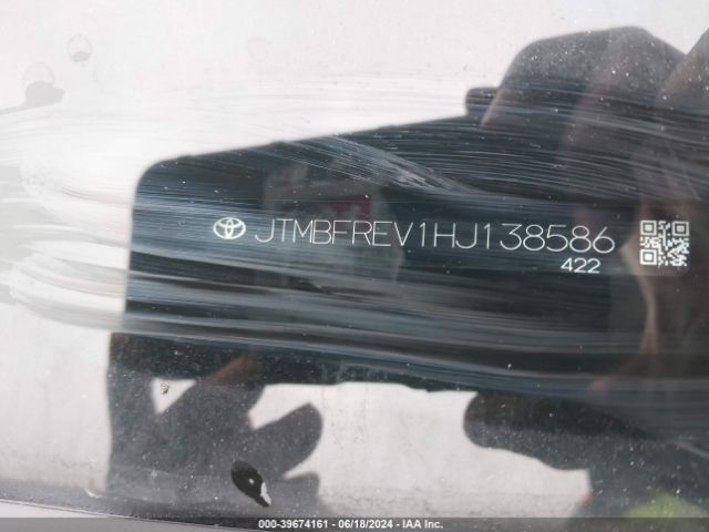 JTMBFREV1HJ138586 Toyota RAV4 LE