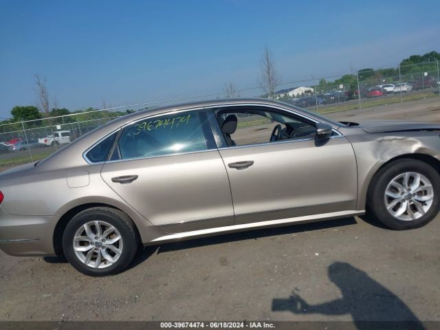 1VWAT7A32GC022035 Volkswagen Passat 1.8t S