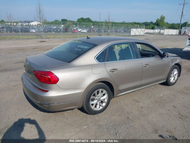 1VWAT7A32GC022035 Volkswagen Passat 1.8t S