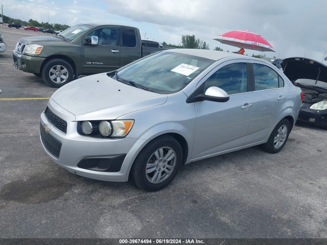Chevrolet Sonic Lt Auto 2015 1G1JC5SH6F4145355 Image 2