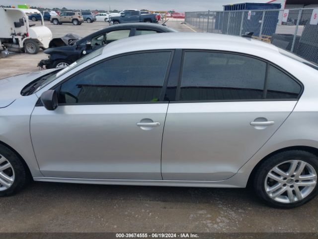 3VW2K7AJ0FM232992 Volkswagen Jetta 2.0l S