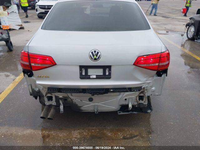3VW2K7AJ0FM232992 Volkswagen Jetta 2.0l S
