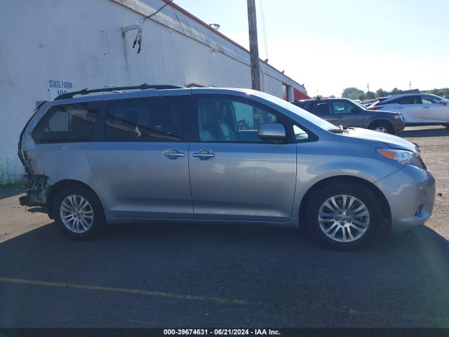Toyota Sienna Xle 8 Passenger 2017 5TDYZ3DC0HS809490 Image 13
