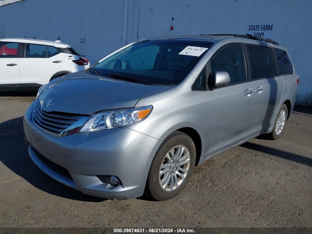 Toyota Sienna Xle 8 Passenger 2017 5TDYZ3DC0HS809490 Image 2