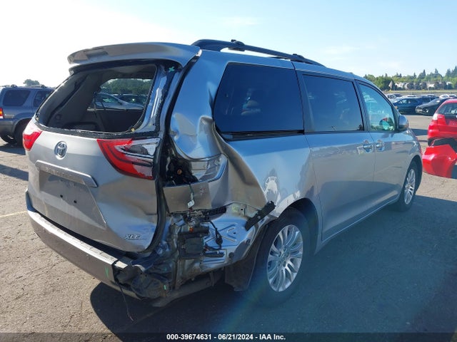 Toyota Sienna Xle 8 Passenger 2017 5TDYZ3DC0HS809490 Image 4